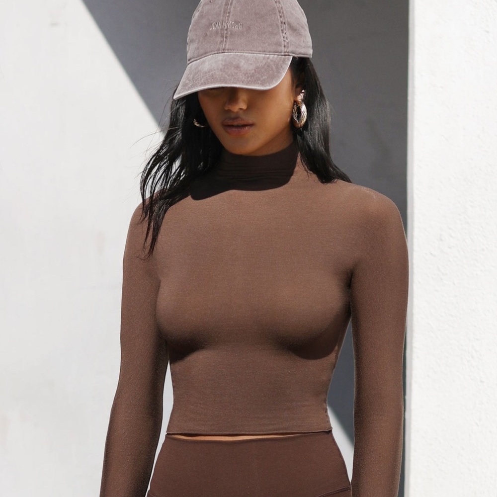 Joah Brown Brown Long Sleeve Crop Top